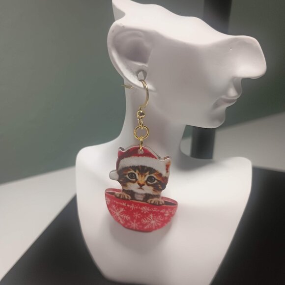 Kitty Cat in a Cup Christmas Earrings - Picture 3 of 4